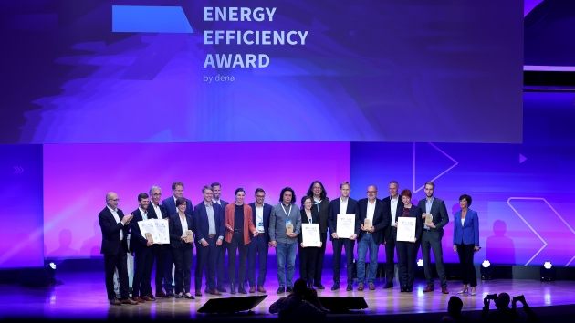 Die Sieger des Energy Efficiency Award 2022 der Deutschen Energie-Agentur - Quelle: Ronny Hartmann/photothek.de